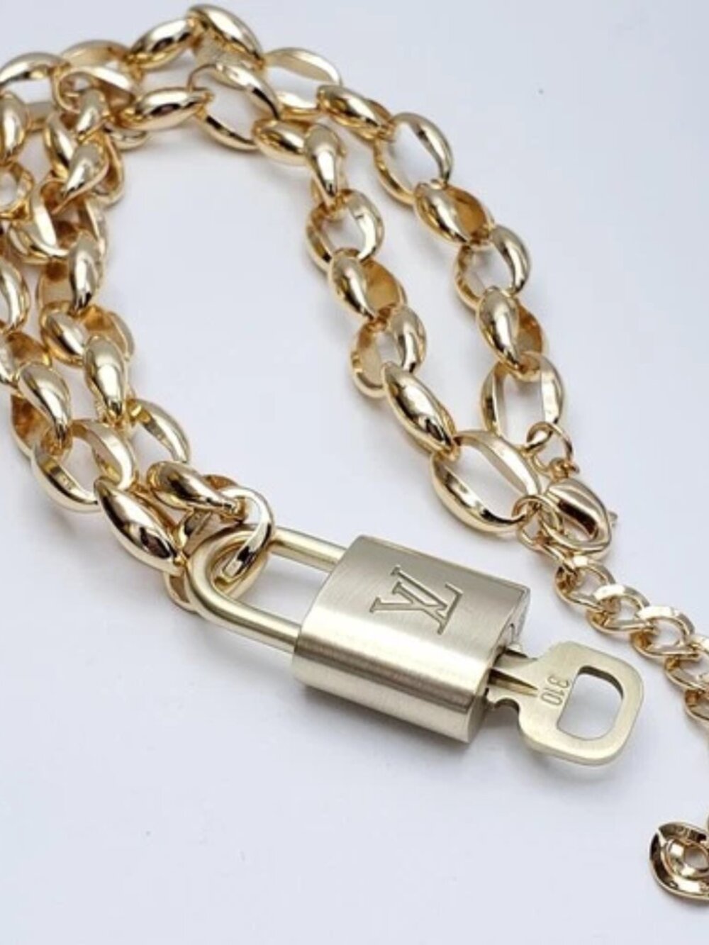 Gold-Plated Necklace with Authentic Louis Vuitton Padlock - Picture 6 of 9